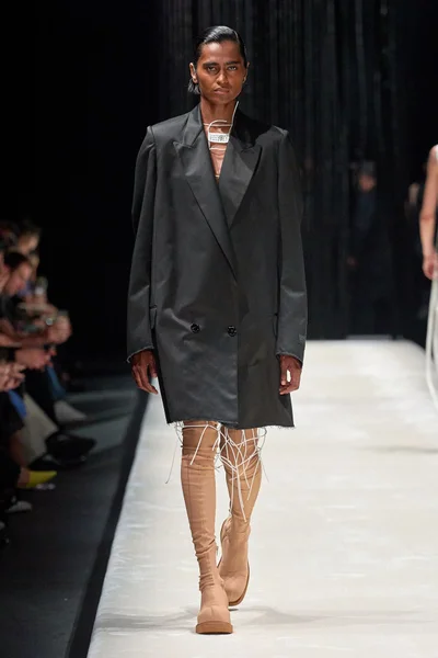 Look 24